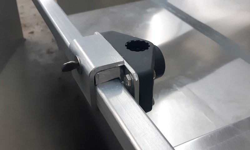 Boat mounting hardware for a flexible stillwater layout